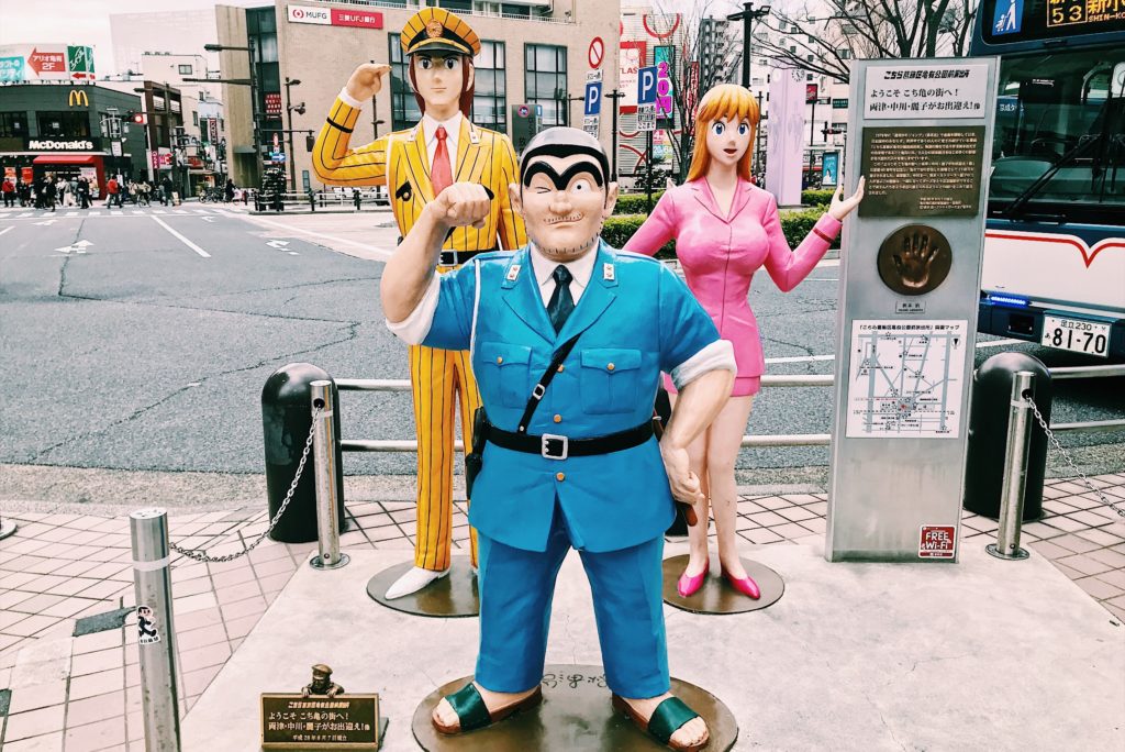 亀有駅前のカラーの銅像